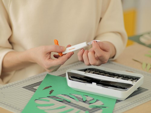 Precisiemes Fiskars Medium Duty set à 12 mesbladen wit-2