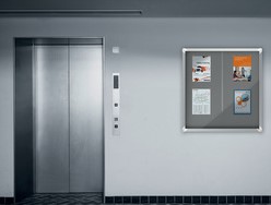 Vitrinekast Nobo Premium plus voor binnen (8xA4) 93x67cm schuifdeur vilt grijs