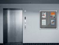 Vitrinekast Nobo Premium plus voor binnen (18xA4) 130x91cm schuifdeur vilt grijs