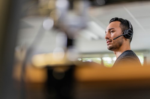 HP Poly Voyager 4310 USB-C Headset + BT700 dongle-3